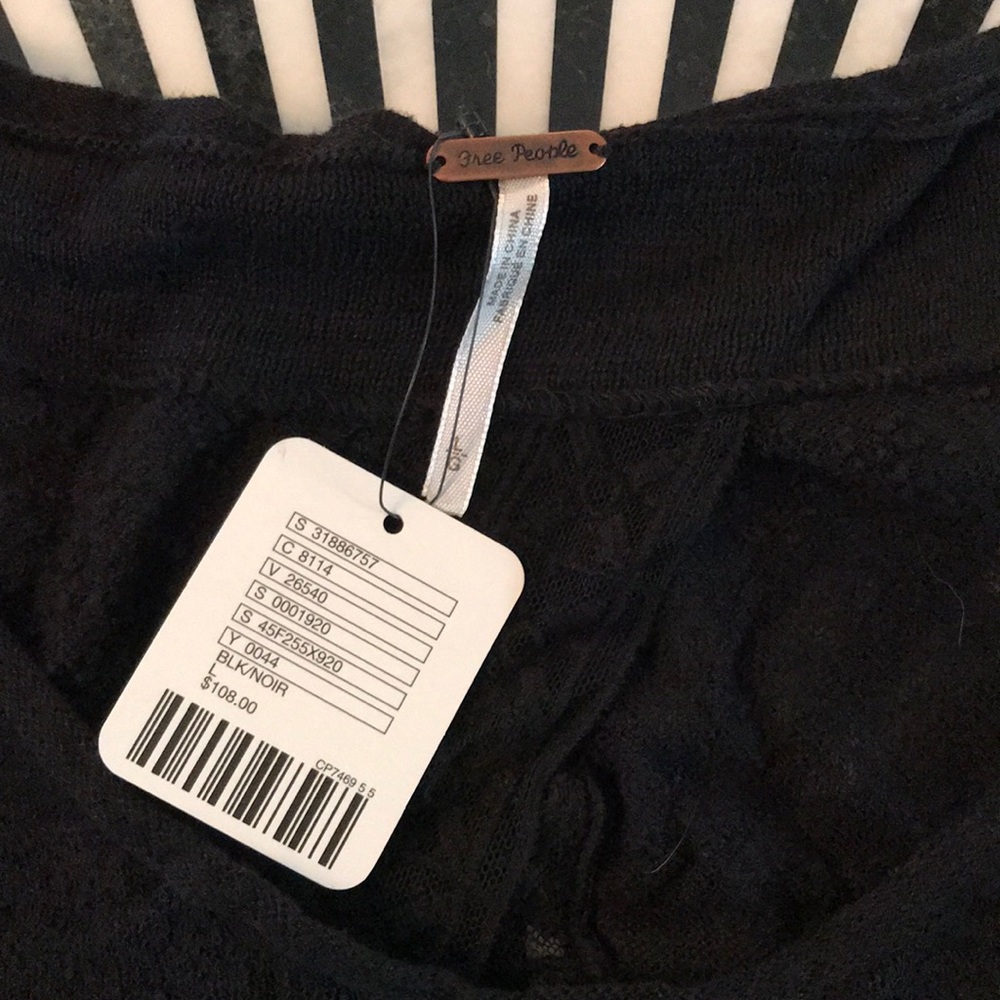 🌈NWT🌈 Long sleeved black lacy top - Picture 5 of 5